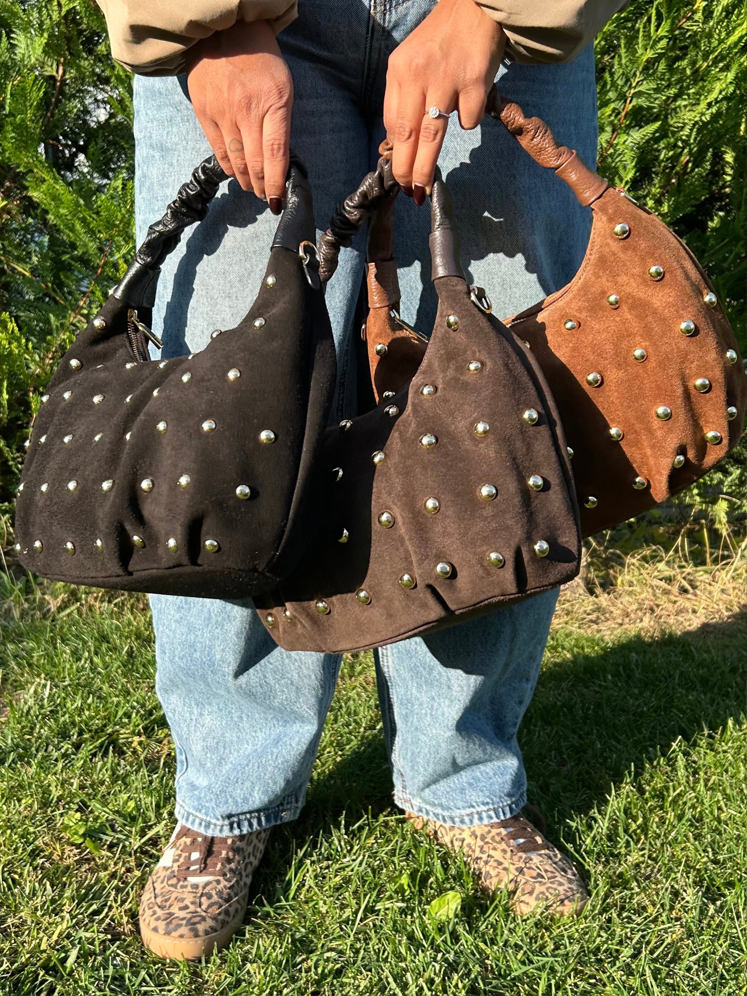 ELISA Borsa sacca scamosciata con borchie e tracolla